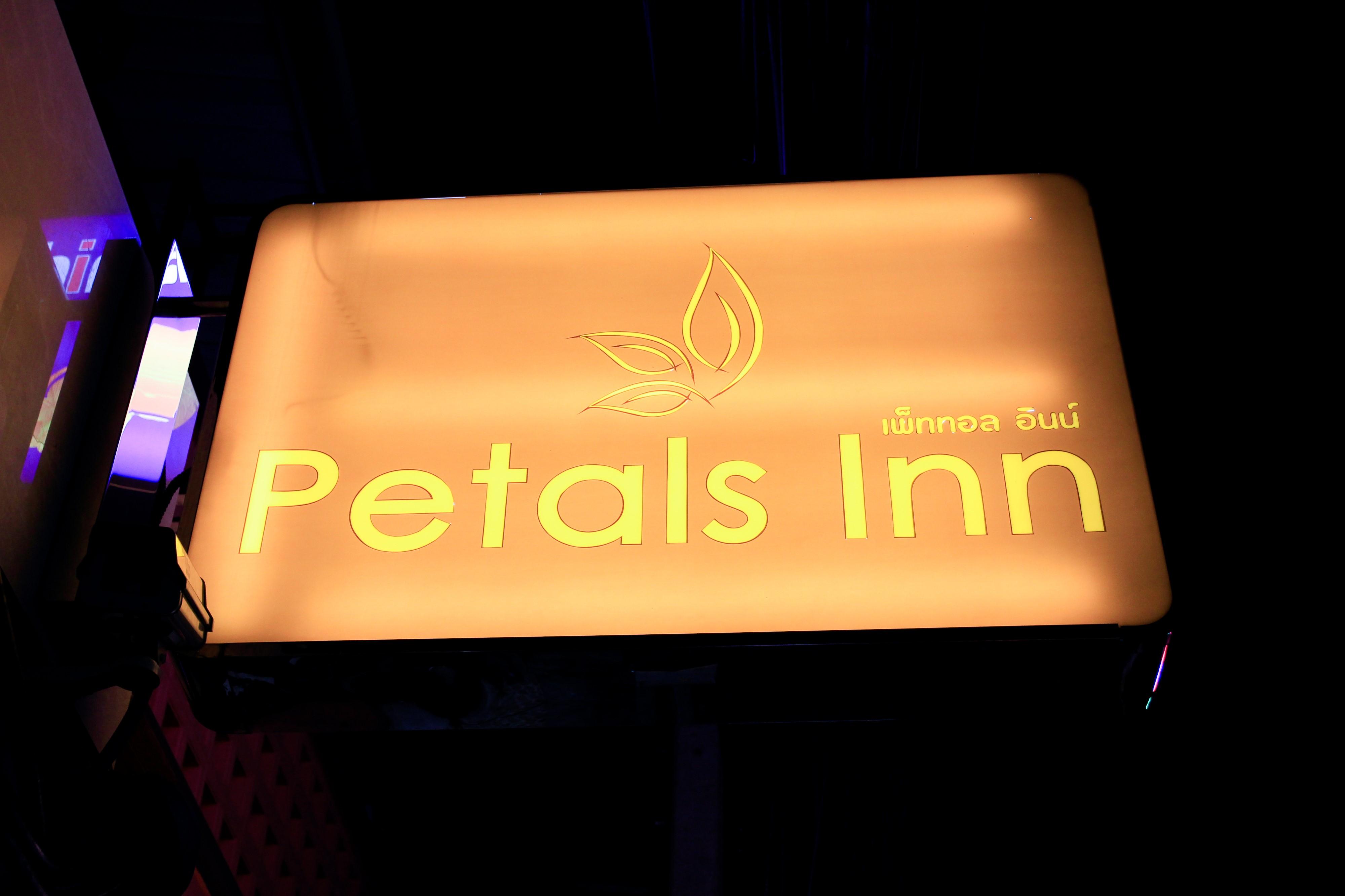 Petals Inn Bangkok Exterior foto